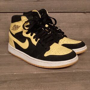 Nike Air Jordan Retro 1 Mid High Sneakers 554724-035 Size 8 Yellow Black